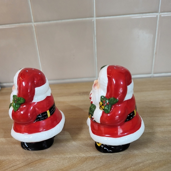 Vintage  Giftcraft Ceramic Santa Salt & Pepper Shakers 1995 Andrew Baron Design - Picture 4 of 10